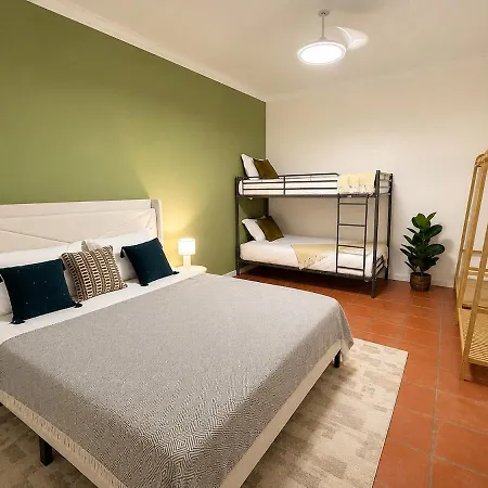 Ritz - Swimming Pool- Free Parking Hébergement de vacances