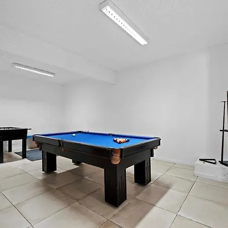 Hébergement de vacances Ritz - Swimming Pool- Free Parking
